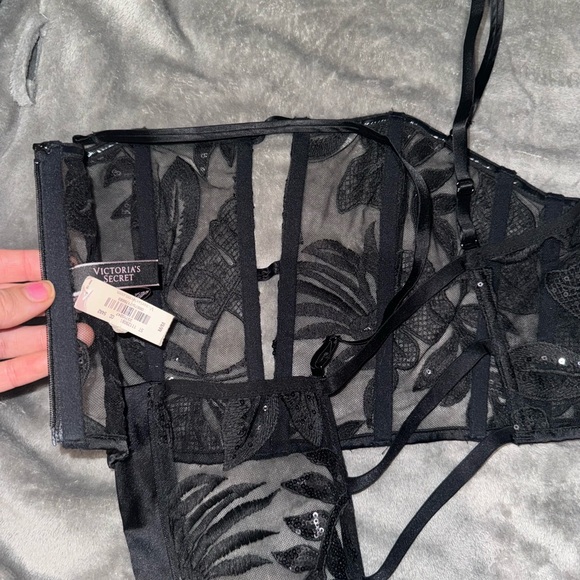 NEW VICTORIAS SECRET CORSET 🤍 - Picture 5 of 7